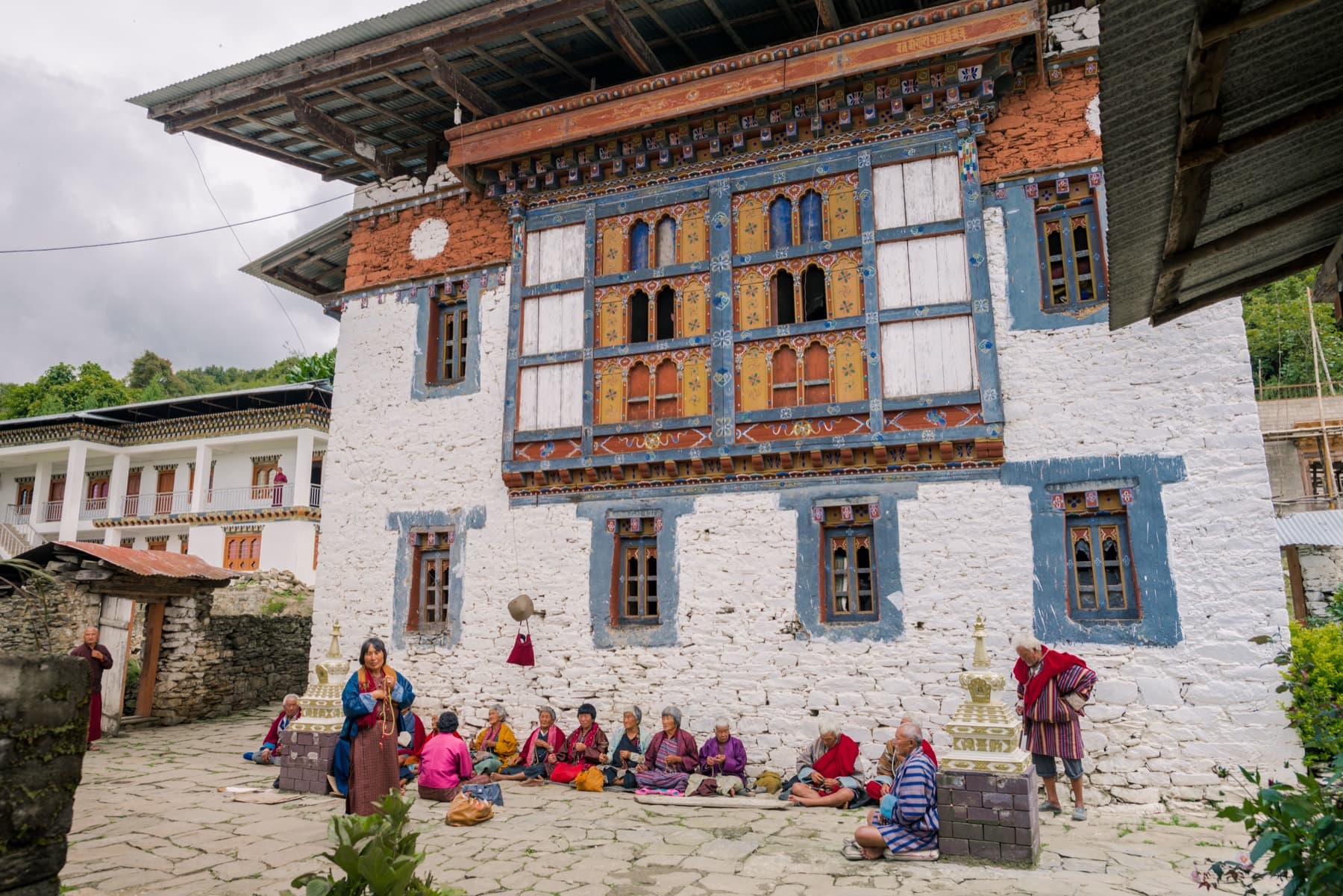 རི་འཕེལ་མེ་འབར་ལྷ་ཁང་གསང་ཆེན་ཨོ་རྒྱན་གཙུག་ལག